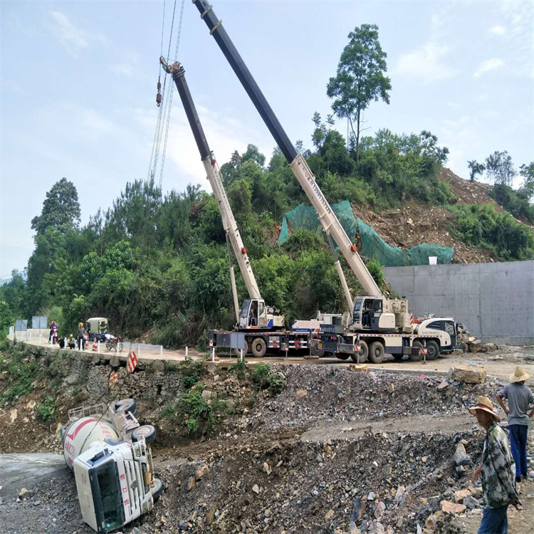 东方汽车掉沟里叫吊车救援要多少钱