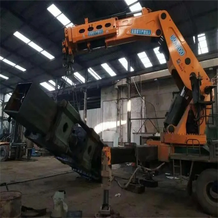 东方130吨折臂吊车出租吊机租赁附近电话