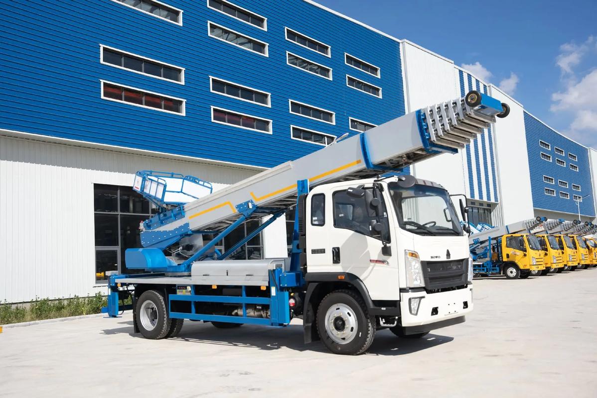 东方出租云梯车高空作业车 建筑垃圾搬运